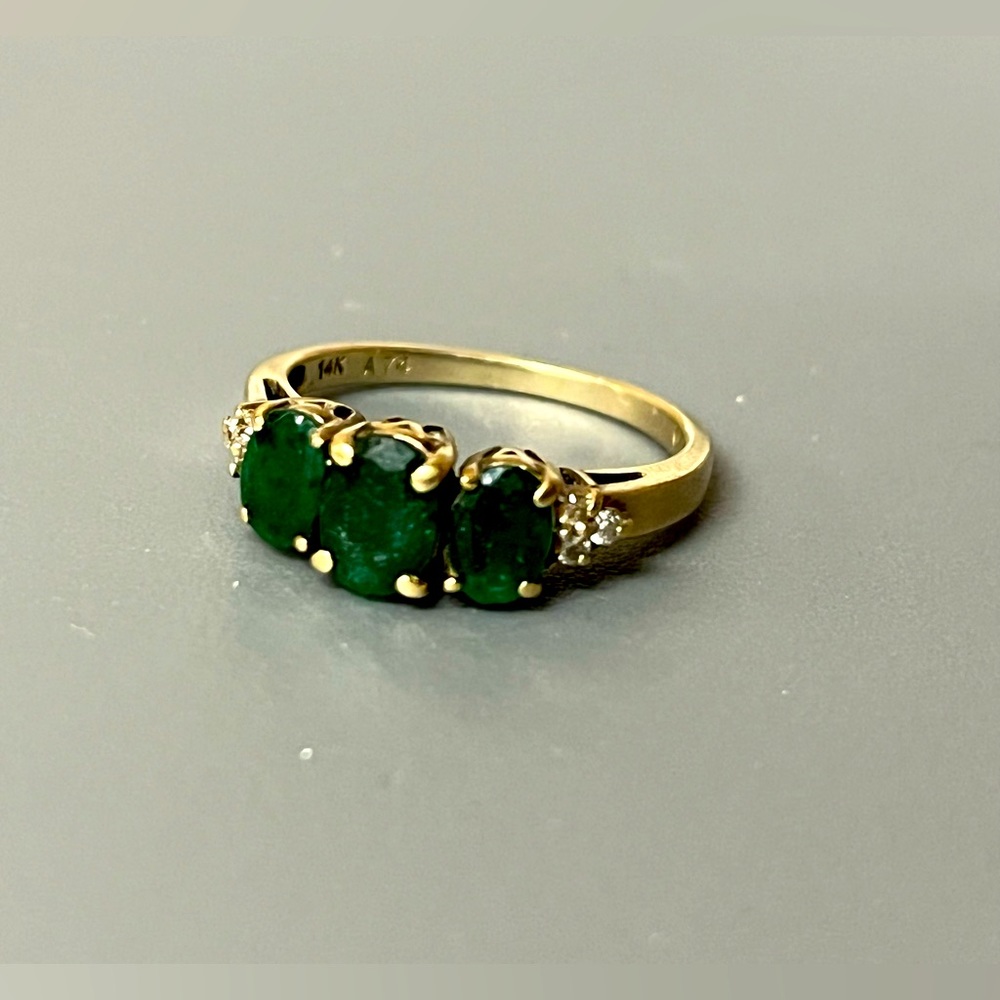 14k gold emerald ring size 7.5